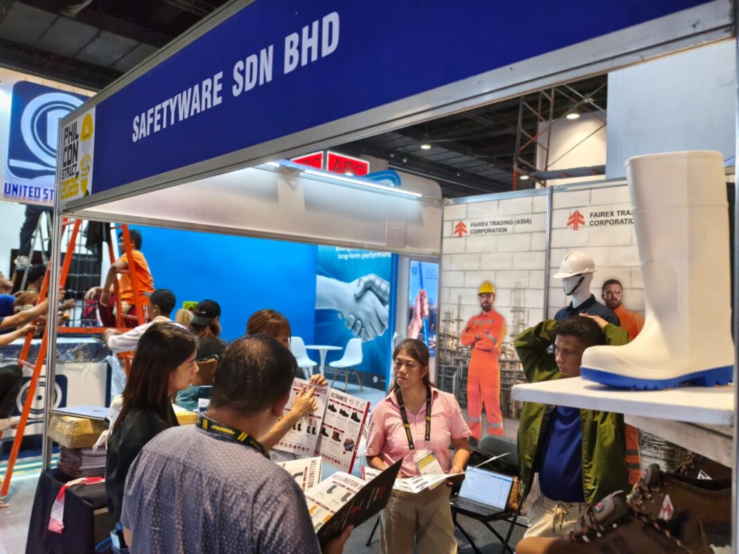 Visitor in Philconstruct Manila Safetyware booth